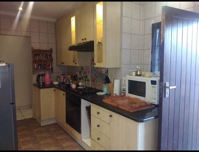 5 BEDROOM HOUSE FOR SALE IN ROOIHUISKRAAL NORTH